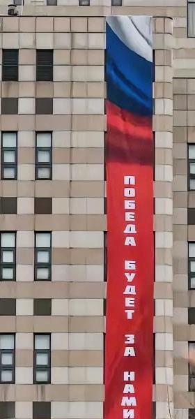 俄罗斯驻韩国大使馆在首尔市中心的街头悬挂起巨幅标语，瞬间就在韩国国内炸开了锅！韩