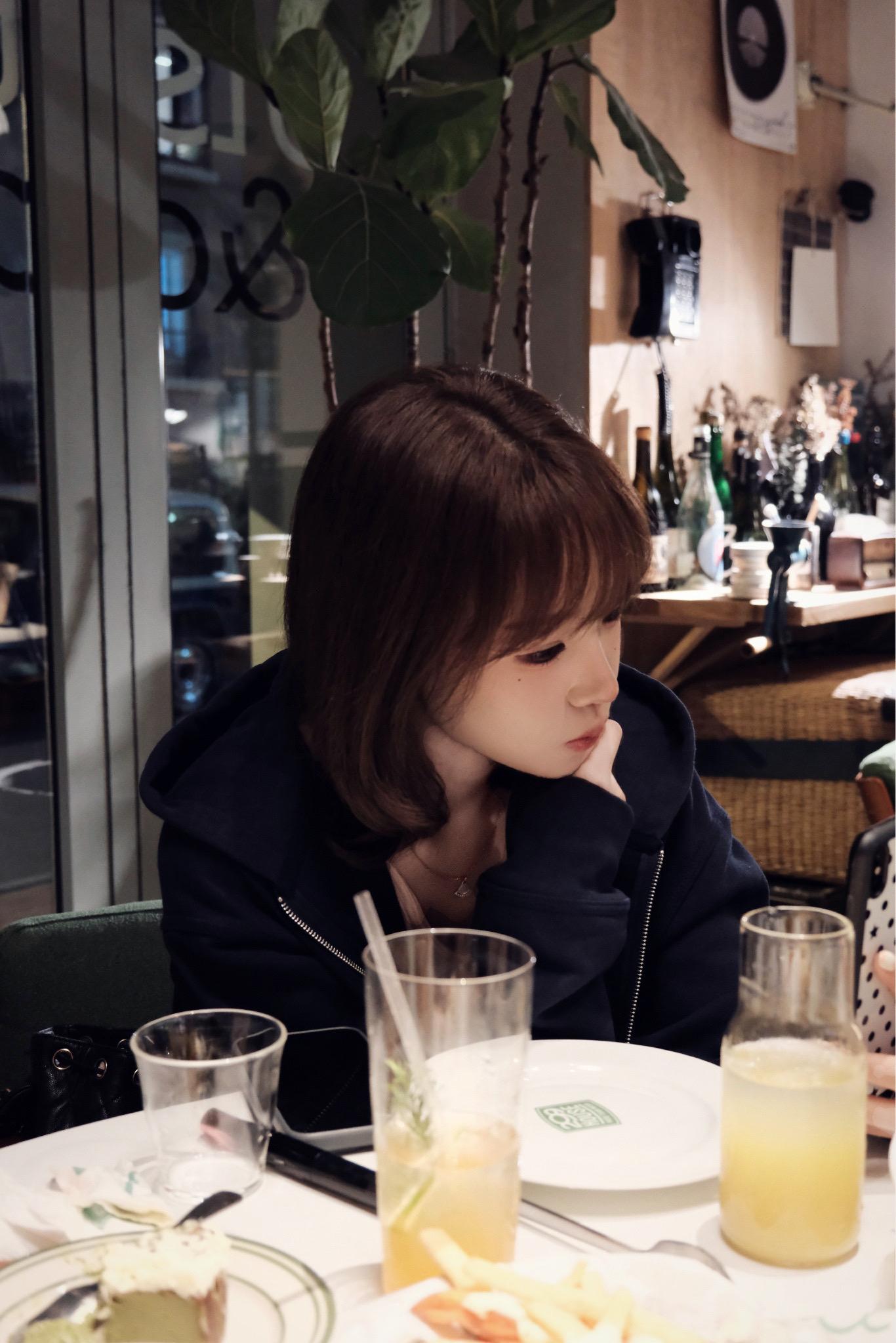 我们笑着说再见 却深知再见遥遥无期