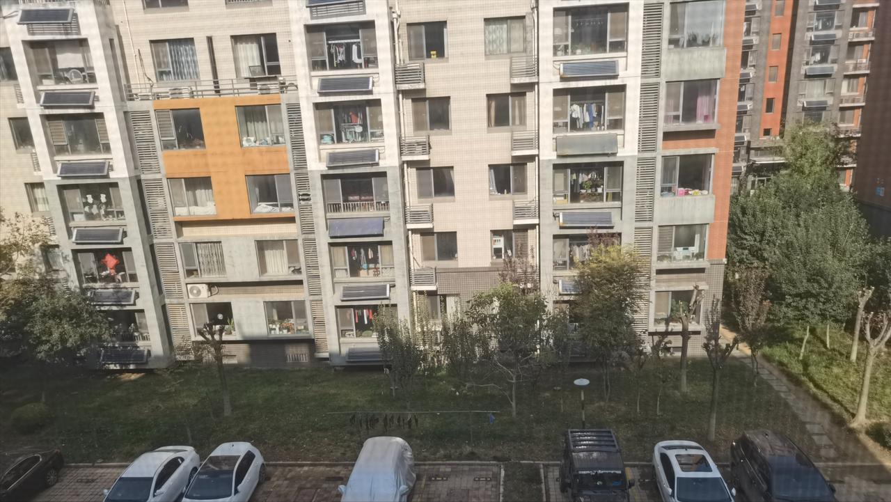 上海，朱某905万元购买了套一楼带院的房屋，房款支付至805万的时候，朱某打听到