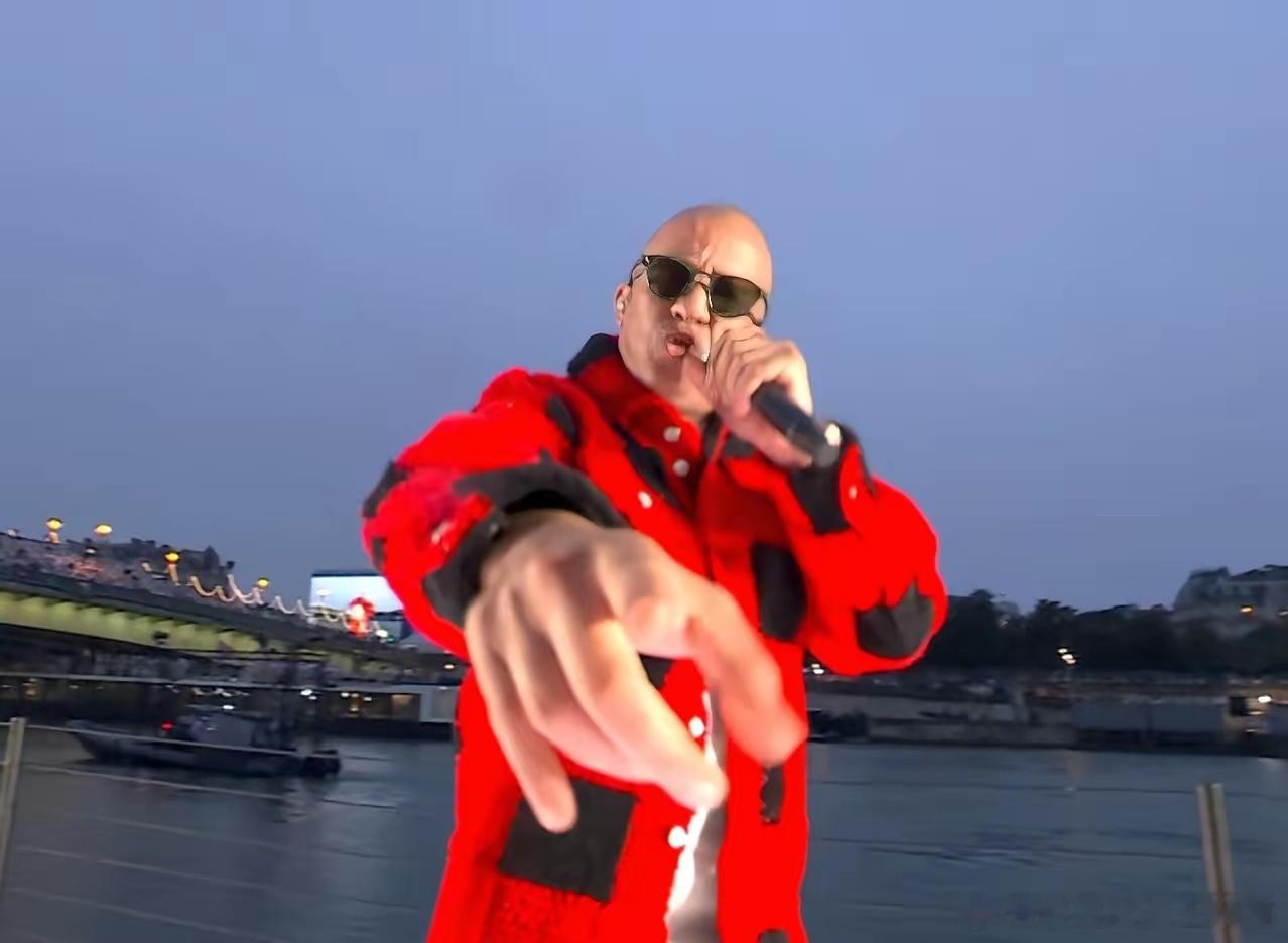 具俊晔，万万没想到吧！7月27日，当很多人熬夜观看巴黎奥运会开幕式时，有网友看着