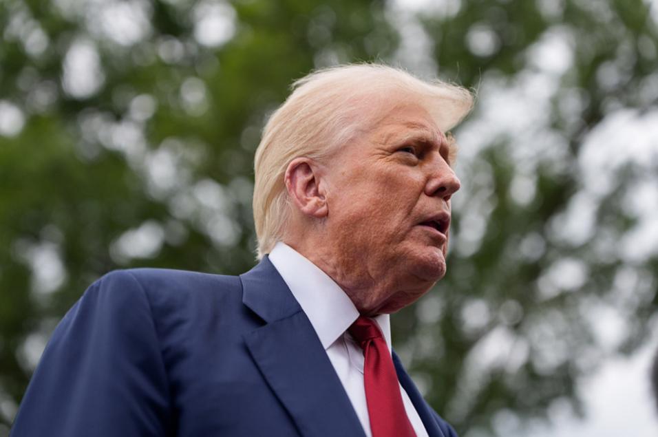 2日，特朗普对着镜头放了句狠话：美国驻沙特大使馆被袭了，大家等着瞧，报复行动马上