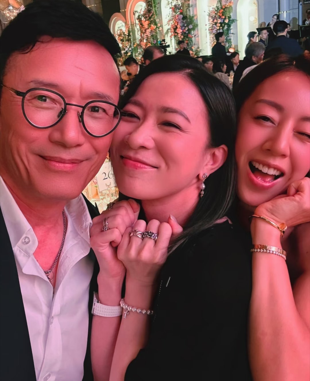 佘诗曼、苗侨伟、吴卓羲、马德钟、郭政鸿等合照，一众tvb老友们～ 