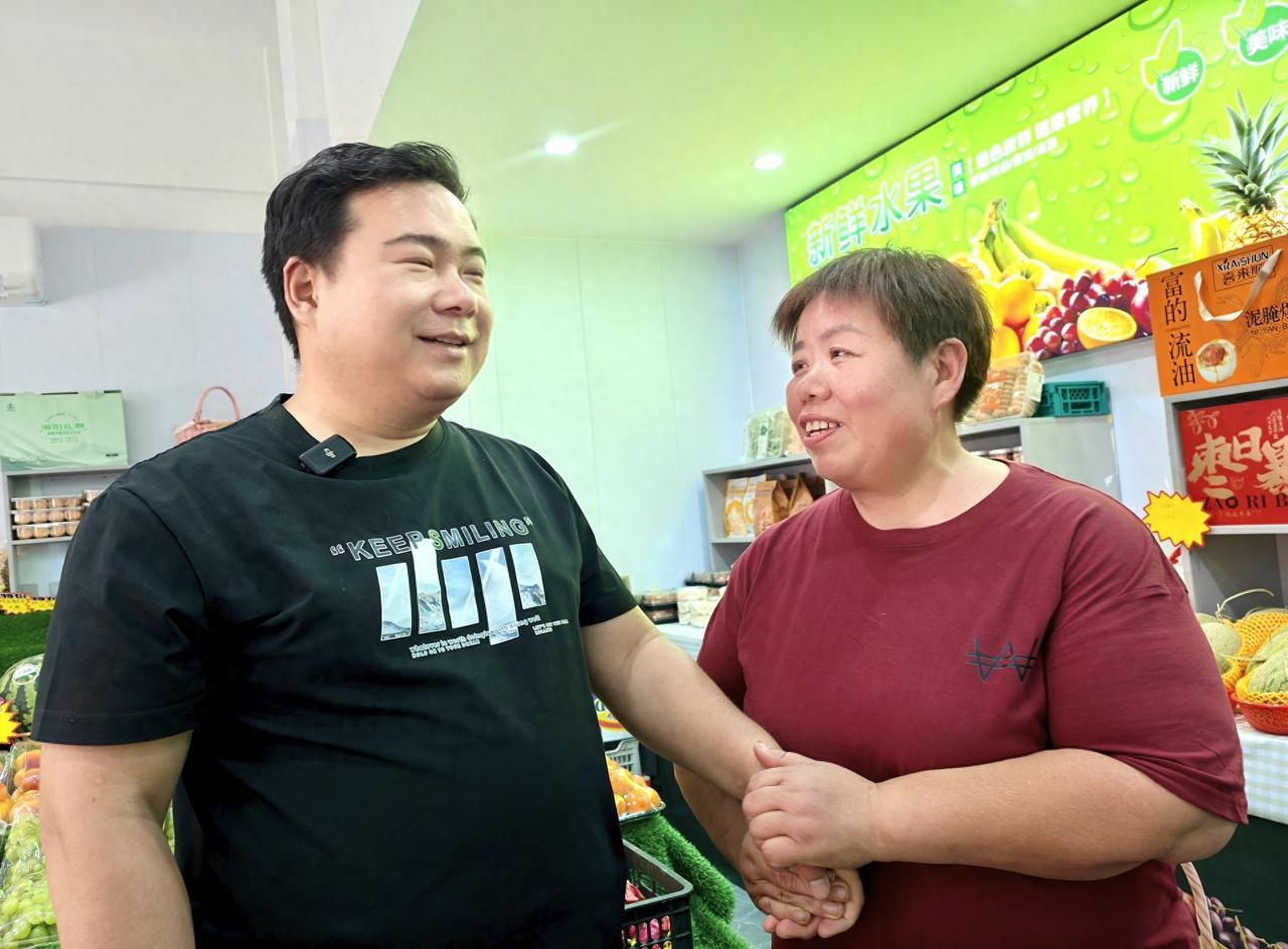 双向治愈太好哭！河南许昌水果店女老板，三十年常年帮扶困难孩子，专门无偿资助陌生男
