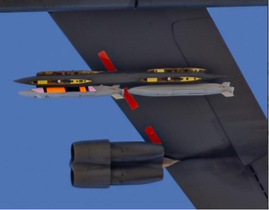 平民相机意外拍到，美军绝密核导弹测试，一枚相当于10个广岛
 
说出来可能没人信