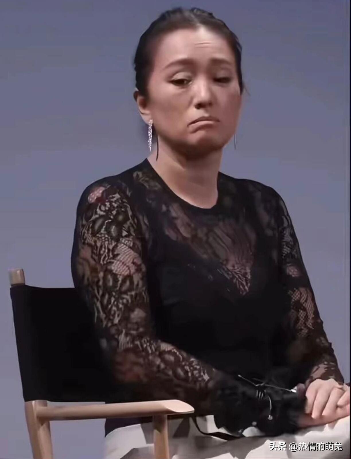 无精修原图，状态很真实。昔日巩皇，如今60岁。岁月对每个人，都一视同仁。