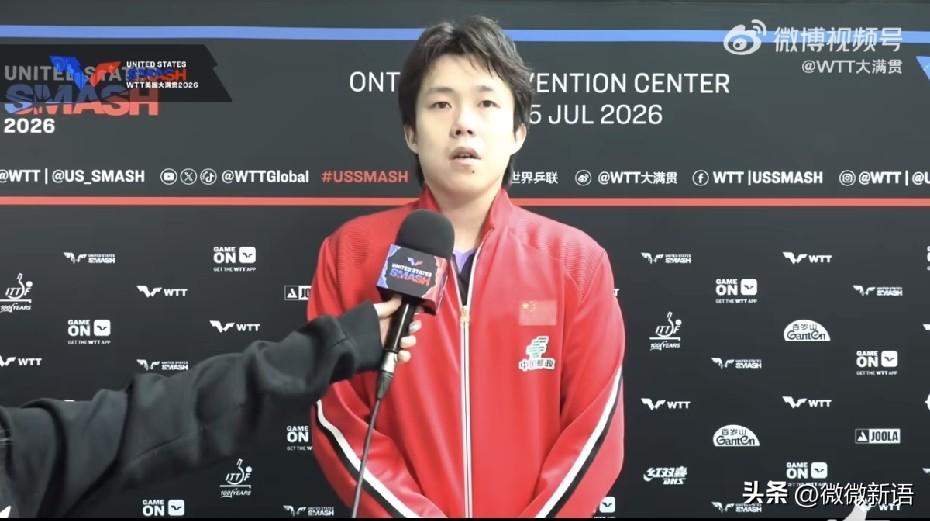王楚钦今天也坐上敞篷小车了。
刚刚看到莎莎回去的时候和任姐、翔哥坐着敞篷小车，这