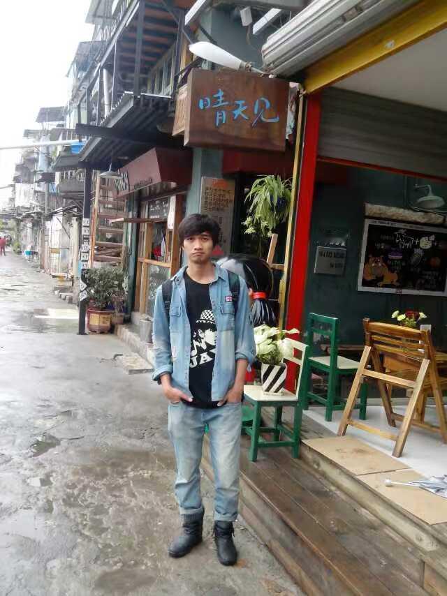 沙坡尾以前最火的一家店，叫晴天见，只有晴天才开门，不知道现在去哪里了。