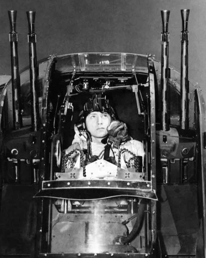 1944年4月18日，驻扎在林肯郡东柯克比的英国皇家空军第630中队，一架阿弗罗