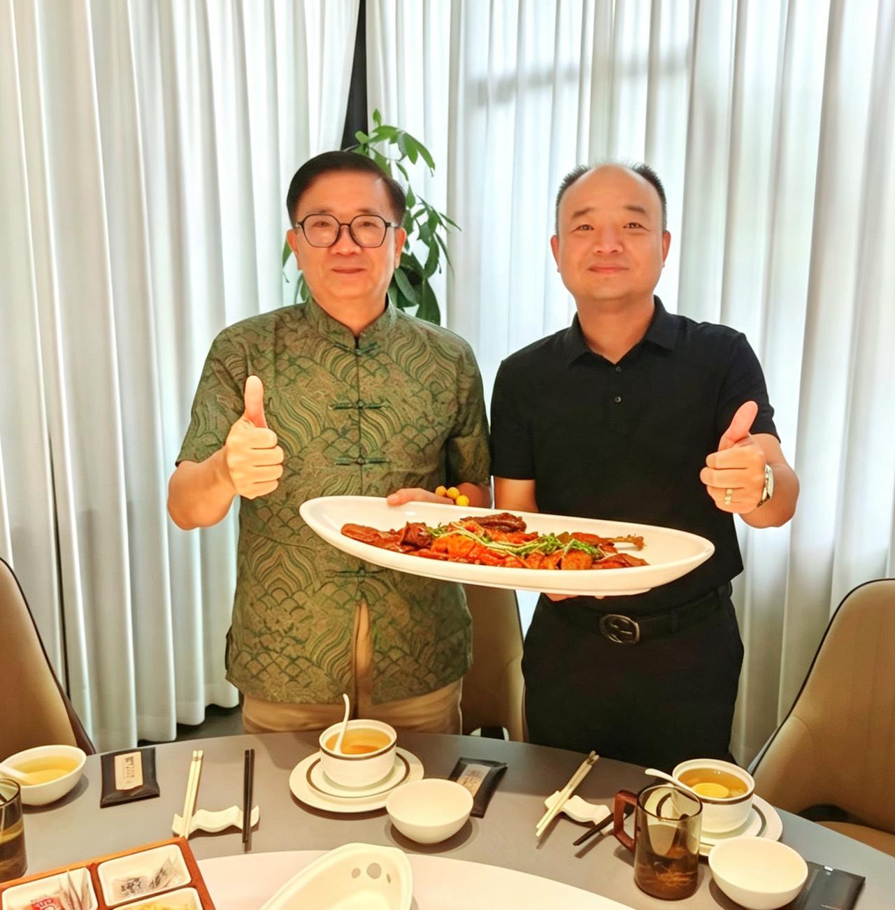 灶台边的十年：刘力与屋门口呷饭的烟火匠心

文/中国湘菜文化大师邓杰

长沙的味
