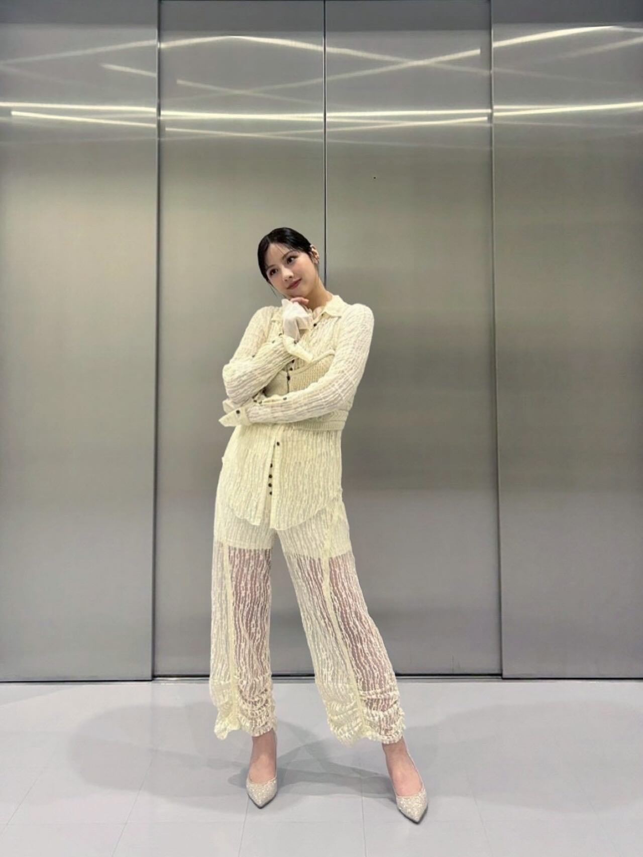 渡邉美穂「最近のお衣装🌸載せられてなかったので〜もうすっかり4月も中旬に差し掛