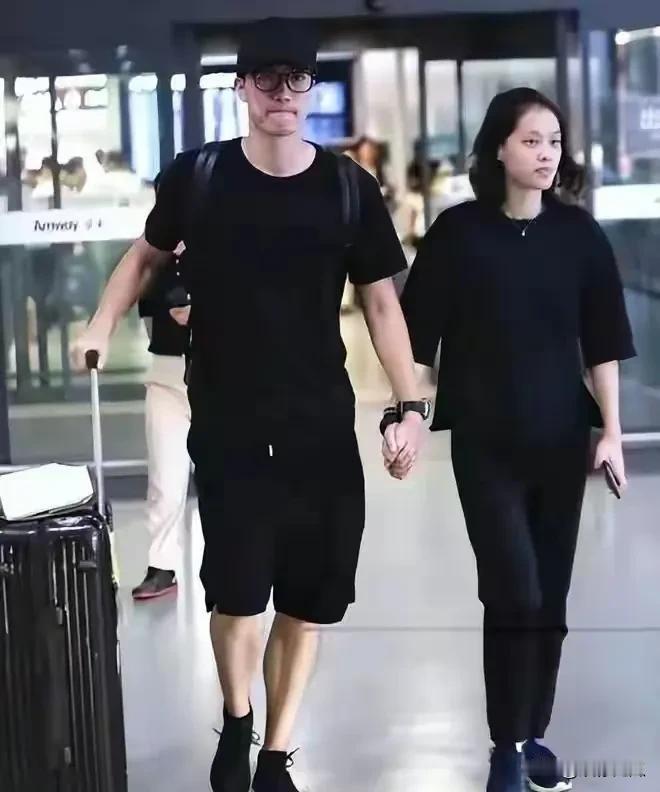 前阵子刷到43岁刘翔的日常，结婚十年没要孩子，也不上班不折腾创业，每天固定傍晚牵