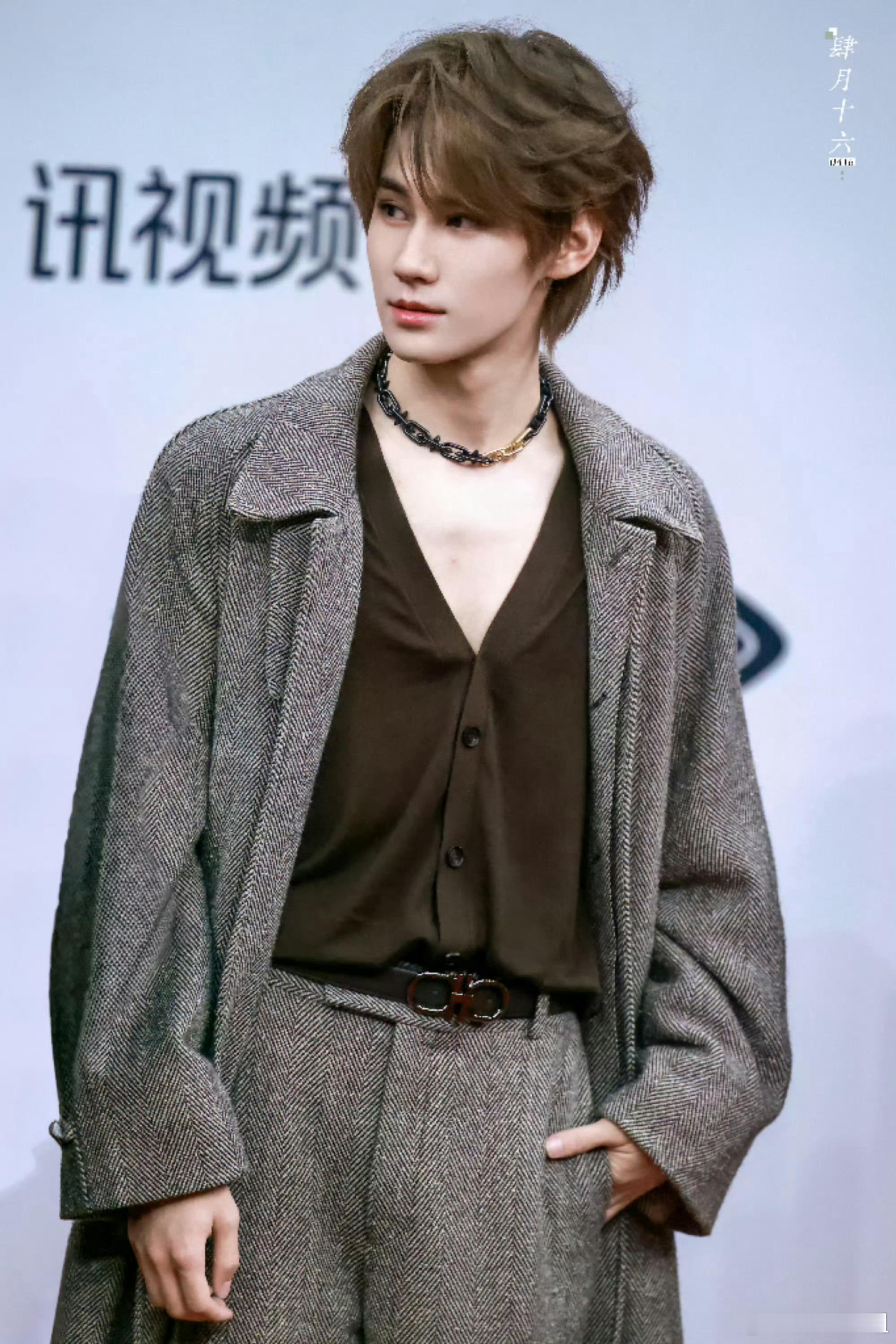 张真源23岁庆生照张真源23岁庆生写真祝真诚温柔的张真源 23 岁生日快乐，岁岁