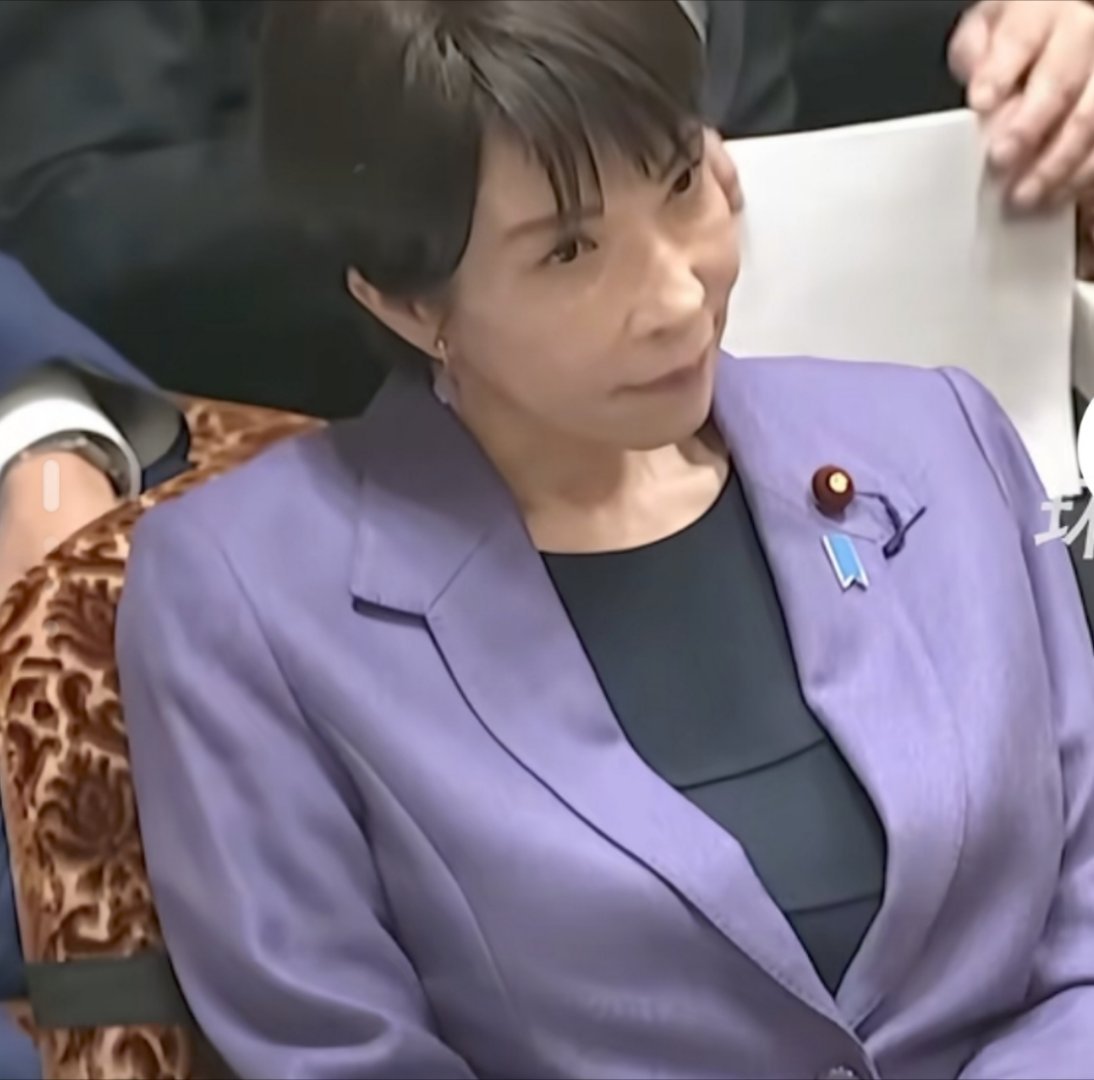 高市早苗在国会遭嘘一副满不在乎，桀骜不驯的样子，给人一种死猪，不怕开水烫的感觉，