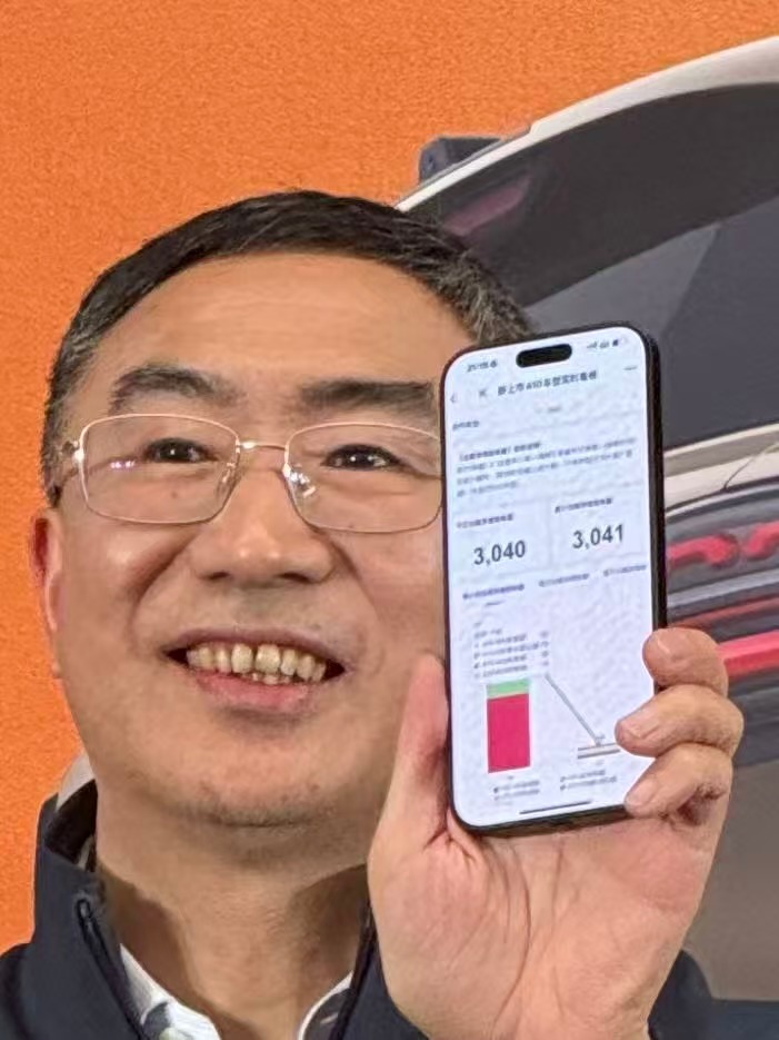 小道消息，截止昨晚10点的时候零跑A10 2个小时拿下4100台大定订单。 