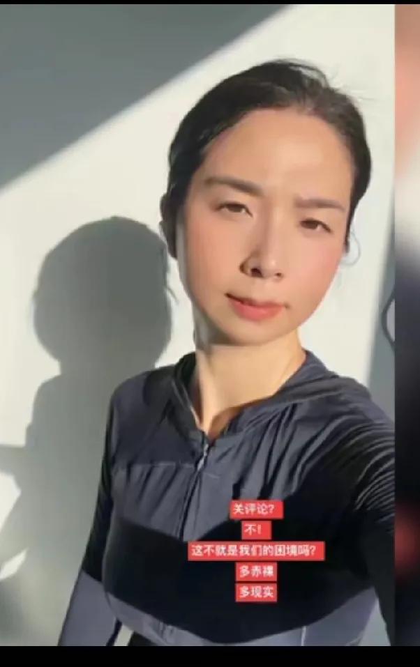 丽丽以前发视频，不是怼老王，就是怼网友，每次都是言辞犀利，句句在理。
毕竟一张嘴