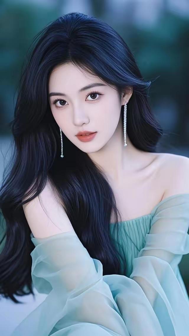 漂亮美人，长发飘飘