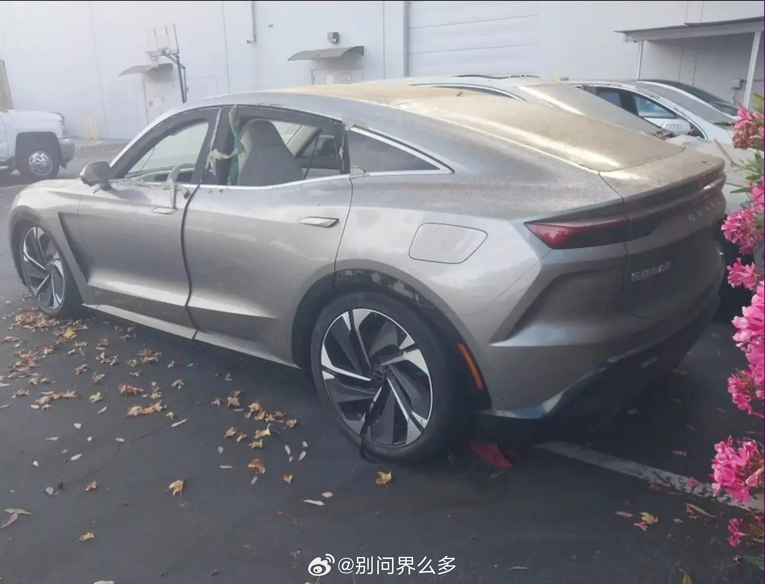 让我们恭祝问界老祖诞辰10周年！《加州被遗弃的中国原型车是这场1.6亿美元赌注中