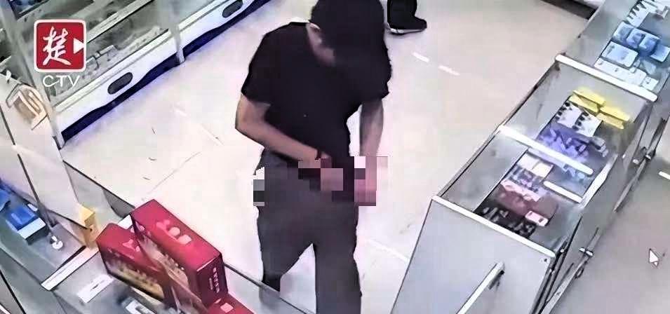 湖北，一男子从药店买了一盒“伟哥”，吃完却发现没有任何反应，他觉得药是假的，遂再