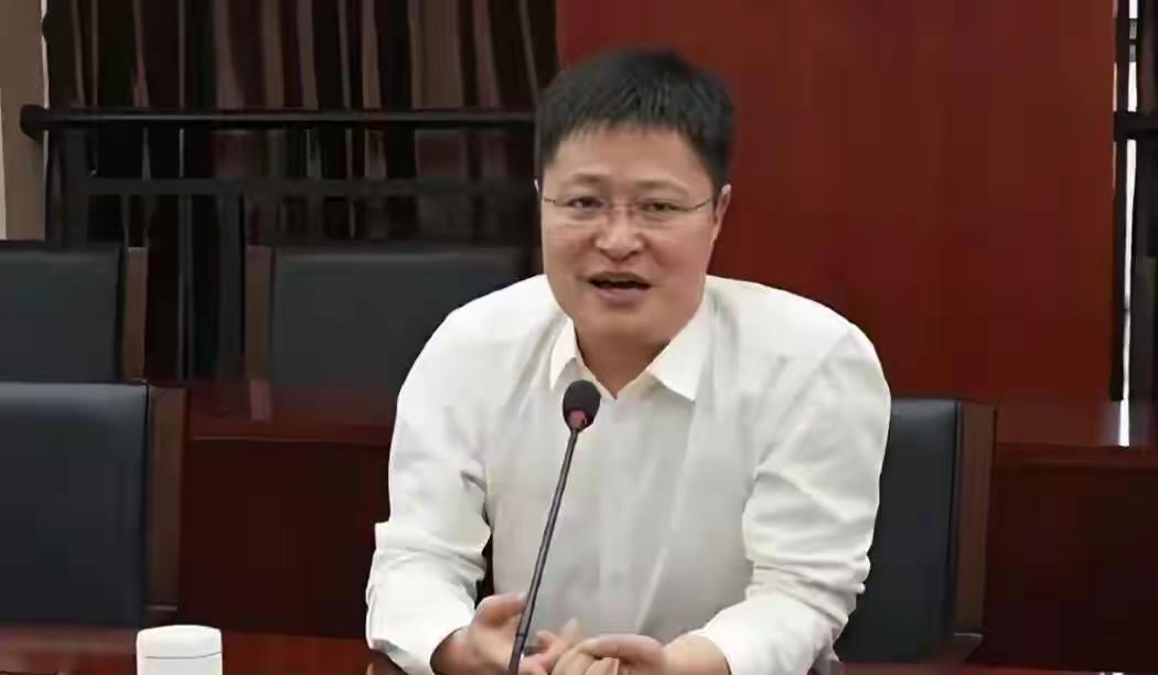一个清华毕业的高材生，最后等待他的是手铐！

浙江的一篇通报文章直接揭露了这件事