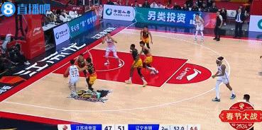 鄢手琪和李虎翼半场都10分，即便崔小龙上双，江苏队后卫线还有防守能力吗？


很
