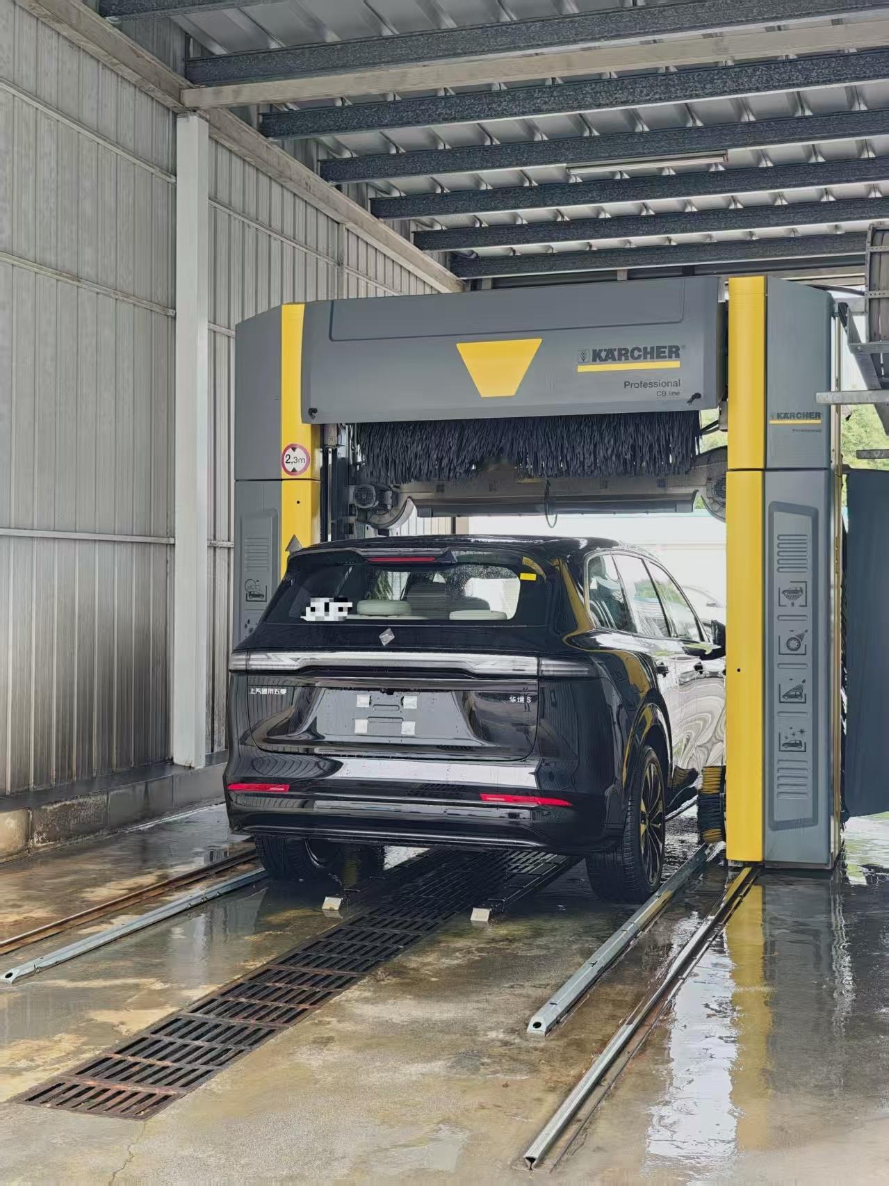 有网友捉到华境在洗车了，估计好快就跟大家见面了！大v聊车五菱