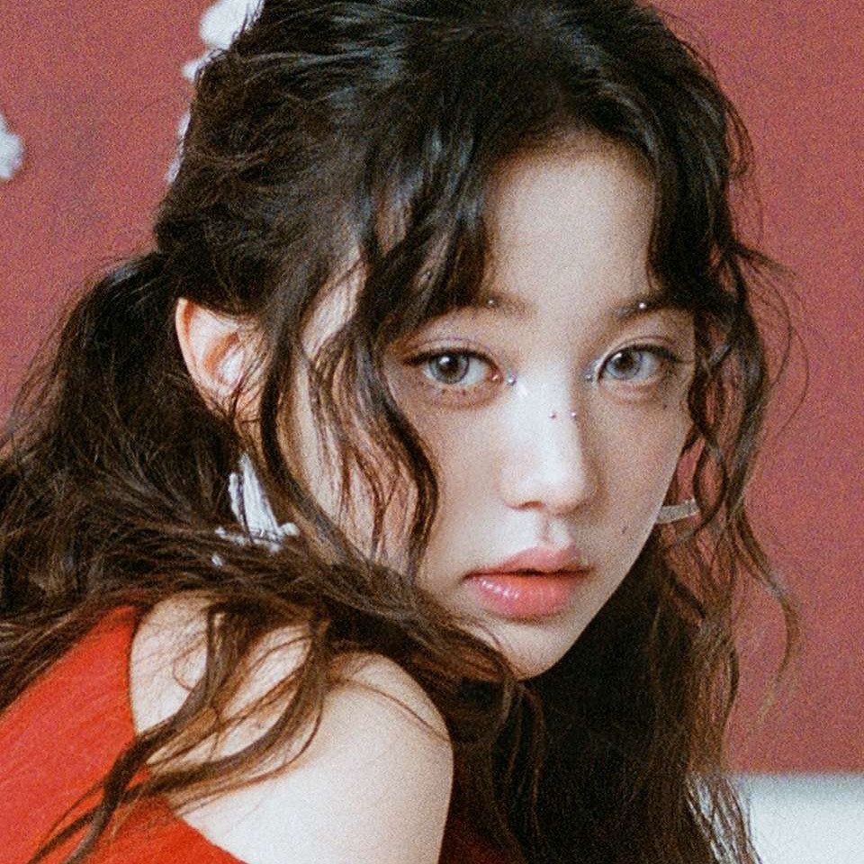 如何看待五颜一张元英和六颜一 minju 共用一张脸？ ​​​