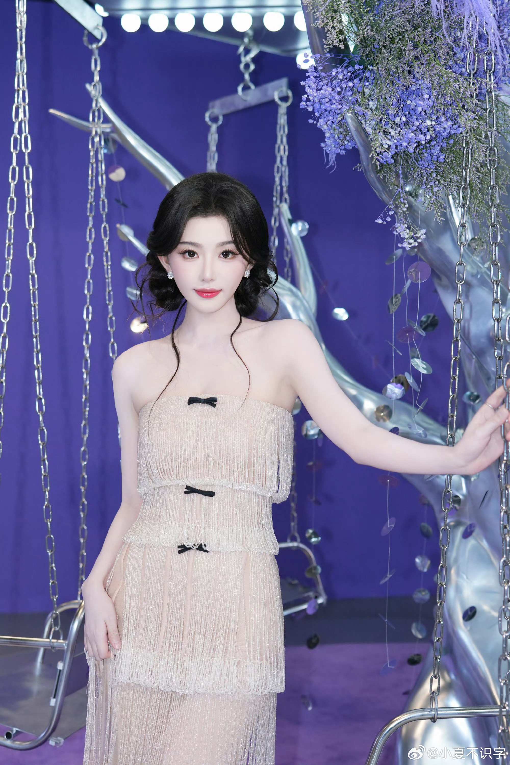 孔雪儿真人bjd孔雪儿美背已被孔雪儿美背杀疯！抹胸流苏裙的露背设计太绝，背部曲线