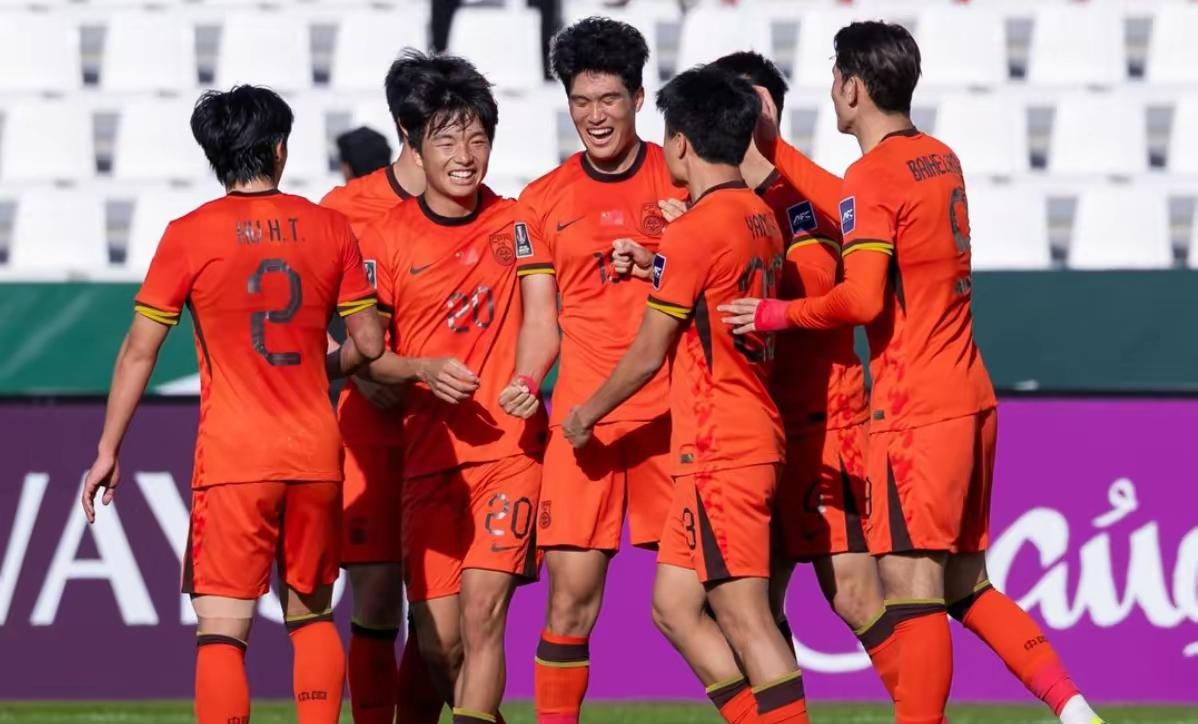 0-4日本！中国男足无缘冠军，首发11人评分：无人满分，6人不及格

绿茵场上的