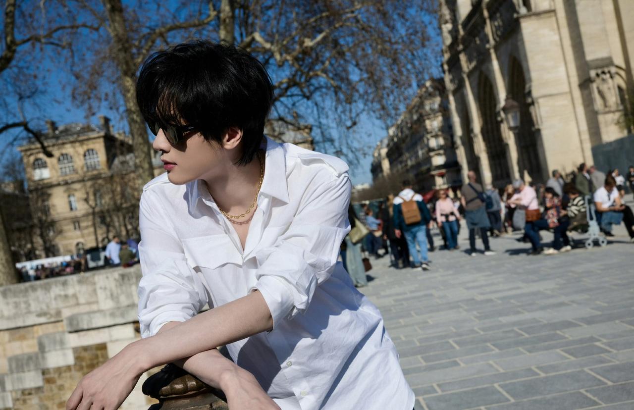 如果你也刚好看到日落，那就当做我们的见面吧

@展轩