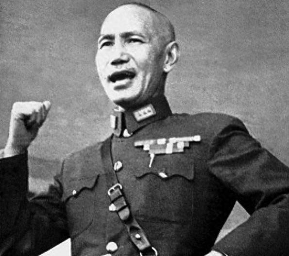 1952年蒋介石得知上甘岭战况后瘫坐椅上，感叹解放军是当时无可匹敌的强大部队！