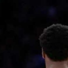 北京时间4月19日，NBA季后赛首轮的争夺正式打响，在一组西部对决中，湖人主场1