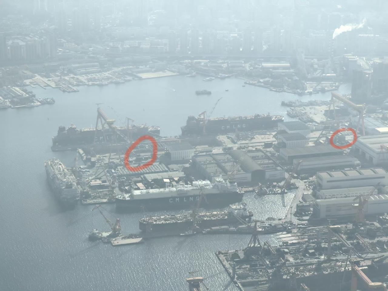 大连船厂004的两个屏蔽箱都已到位，其中之一已入坞安装，004在加速建造