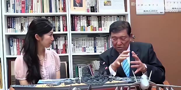 ​日本刚刚卸任的首相斯石破茂的言论中充满着对中国的敬意、对高市早苗的批评，他明确