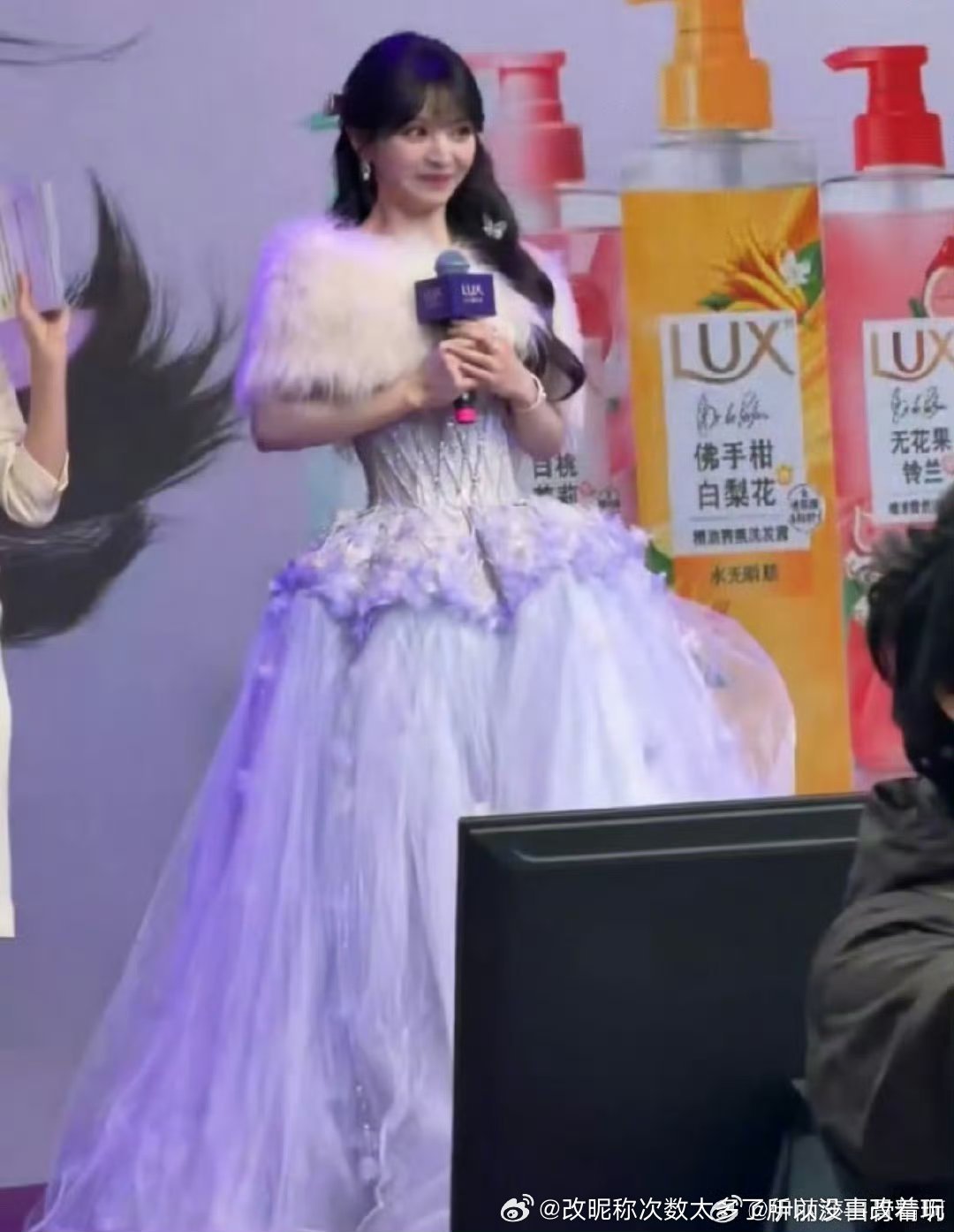 好累赘的裙子不觉得漂亮 