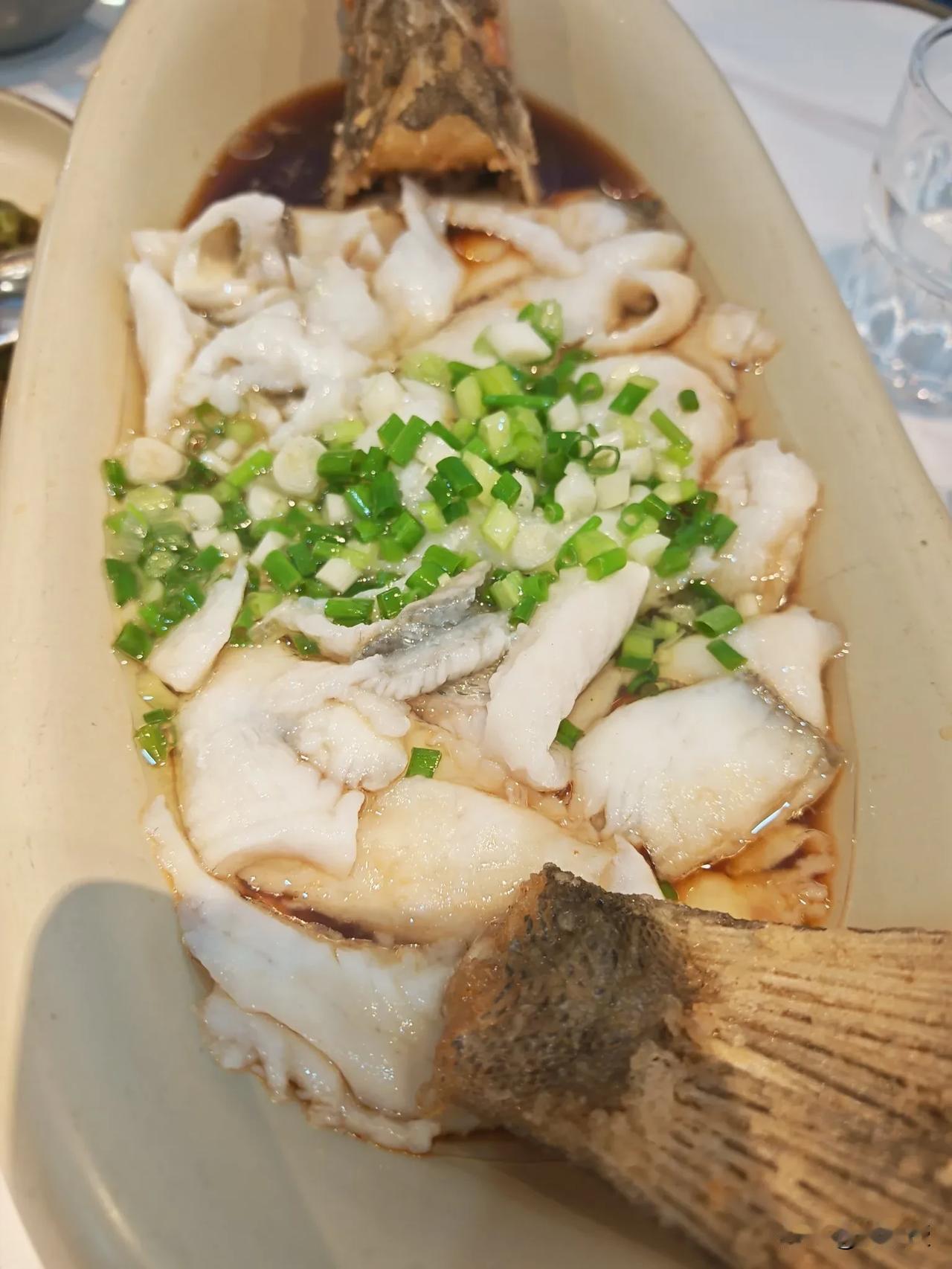 晚餐
鲈鱼，蛋黄四季豆，酸辣汤
凑合对付一口