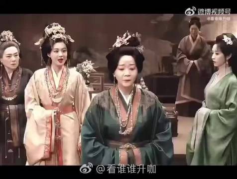 老戏骨气场直接拉满🎬
暗流涌动的对手戏张力拉到顶点
男女主却像游离在剧情之外😪
对比感一下子就出来了