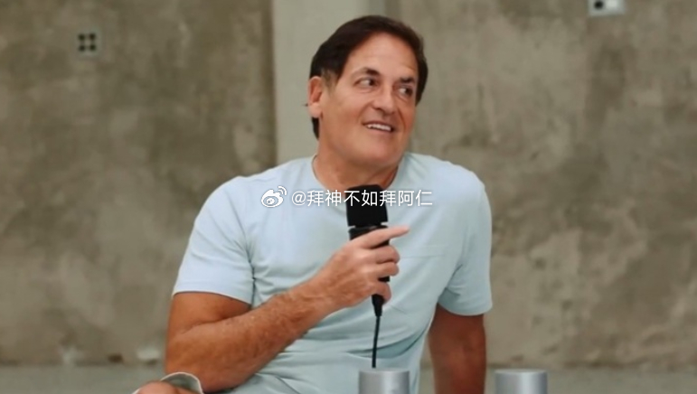 马克·库班在节目中谈到了自己的消费观，他表示他绝不会买游艇，但他买了两架私人飞机
