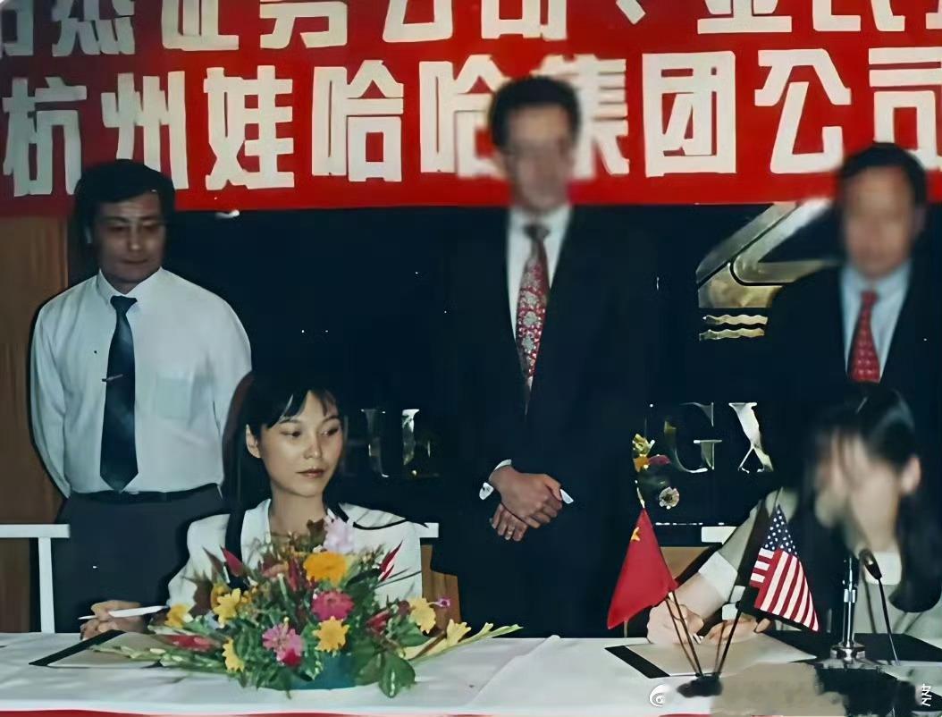 宗庆后未在汇丰银行为三位子女设信托年轻时的杜建英，还是挺好看的。好看还有股狠劲儿