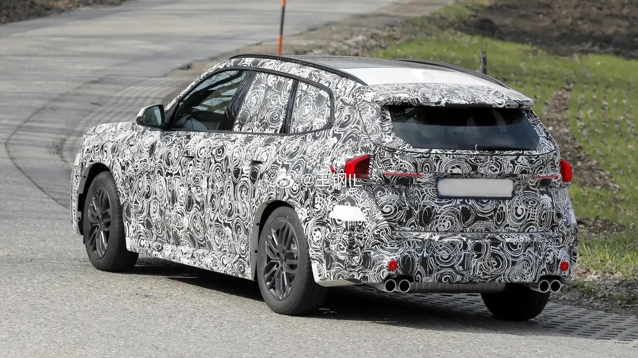 新款宝马X1燃油版谍照曝光，格栅变小＋新尾灯，预计内饰升级外观，前脸优化，格栅收