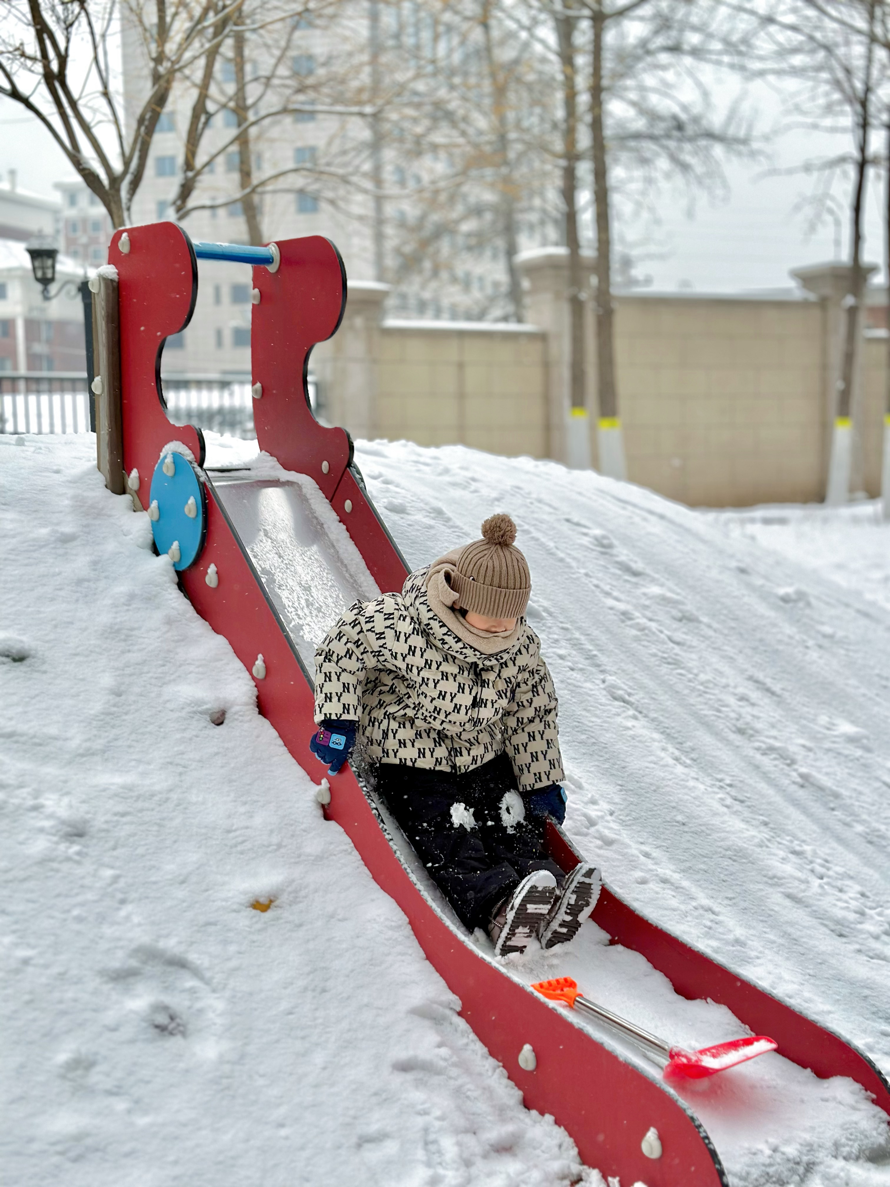 分享一下去年的北京初雪❄️今年的初雪来的好迟啊去年这个时候早就下雪了糕糕最近还在