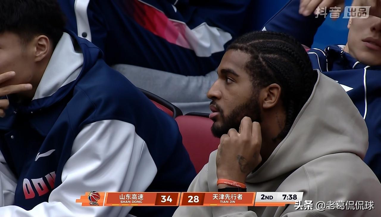 前山东高速外援克里斯真是心忧老东家！在今天山东高速主场迎战天津先行者的比赛中，当