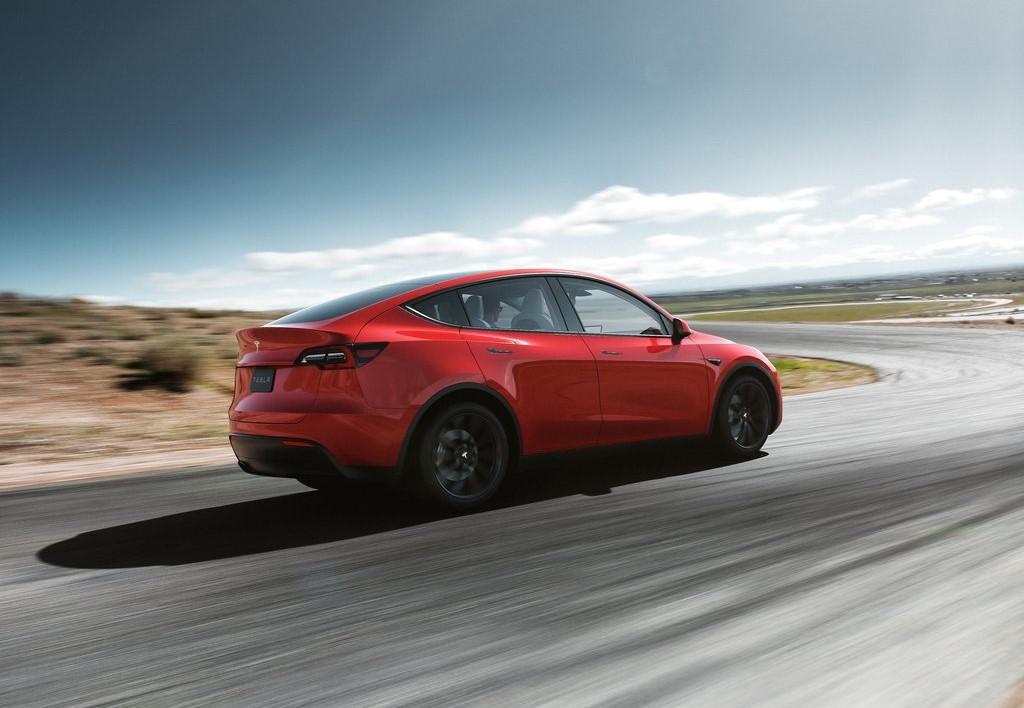 【特斯拉将于2024年推出 中期改款“Model Y”，率先在中国推出】
据彭博