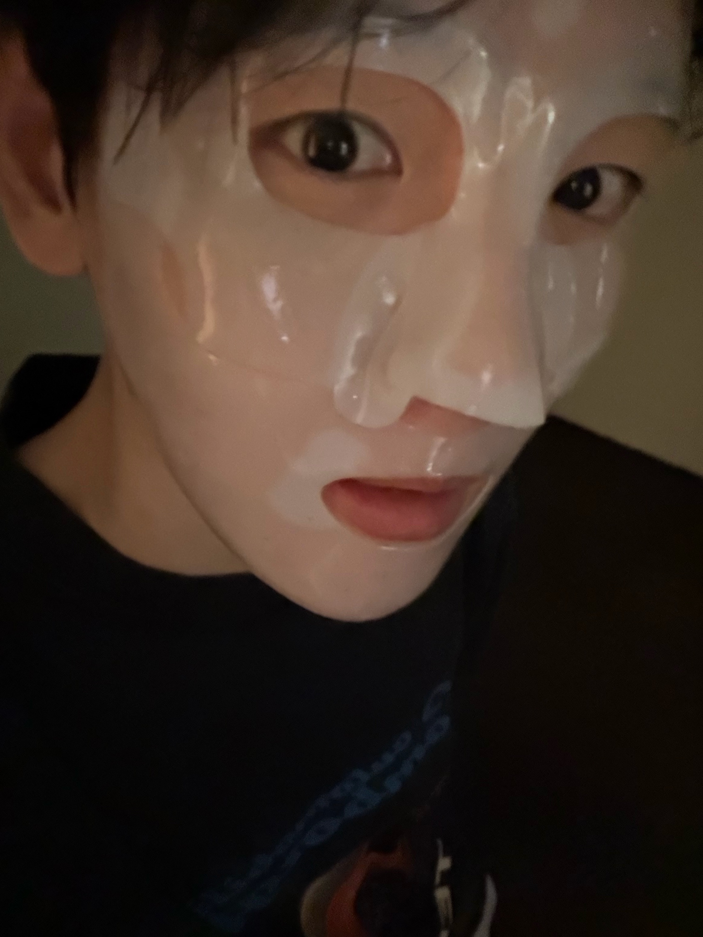 狗儿自拍🤳🐶：害怕吗！ 🐶：啊~~~我跑完步之后敷个面膜 感觉清清凉凉的 
