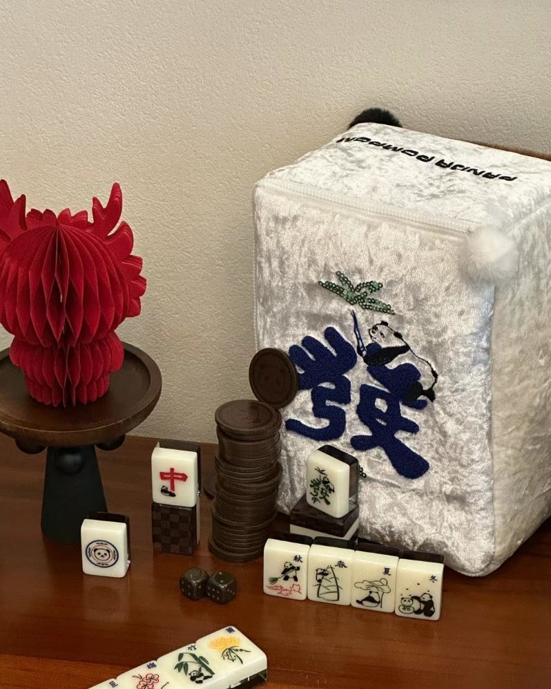 人都是活着活着就渐渐明白了 话不能随口 事不能随心 人不能随意 . ​​​
