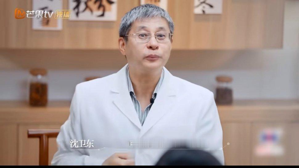 王敬轩中医知识点手拿把掐初入职场中医季王敬轩学霸实锤，看诊时不仅认真记录诊断要点