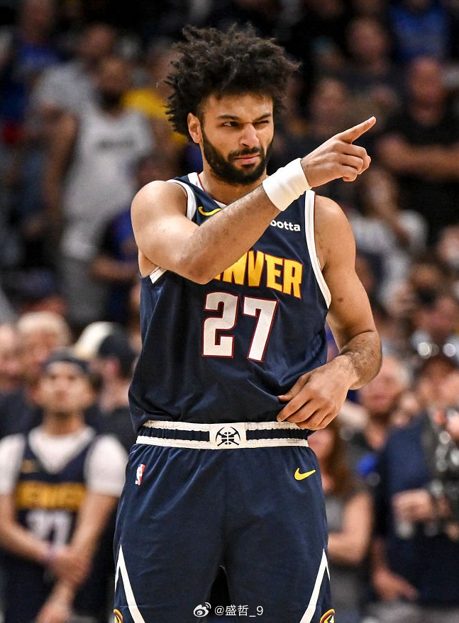 贾马尔-穆雷，半场18分钟，15中11干了33分。还是背靠背休息不到24小时的前