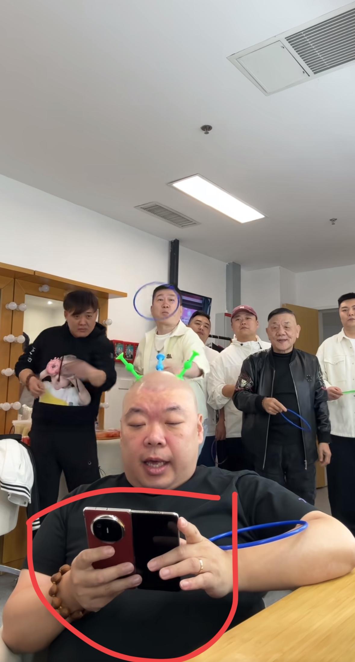 郎鹤焱用的是什么牌子手机