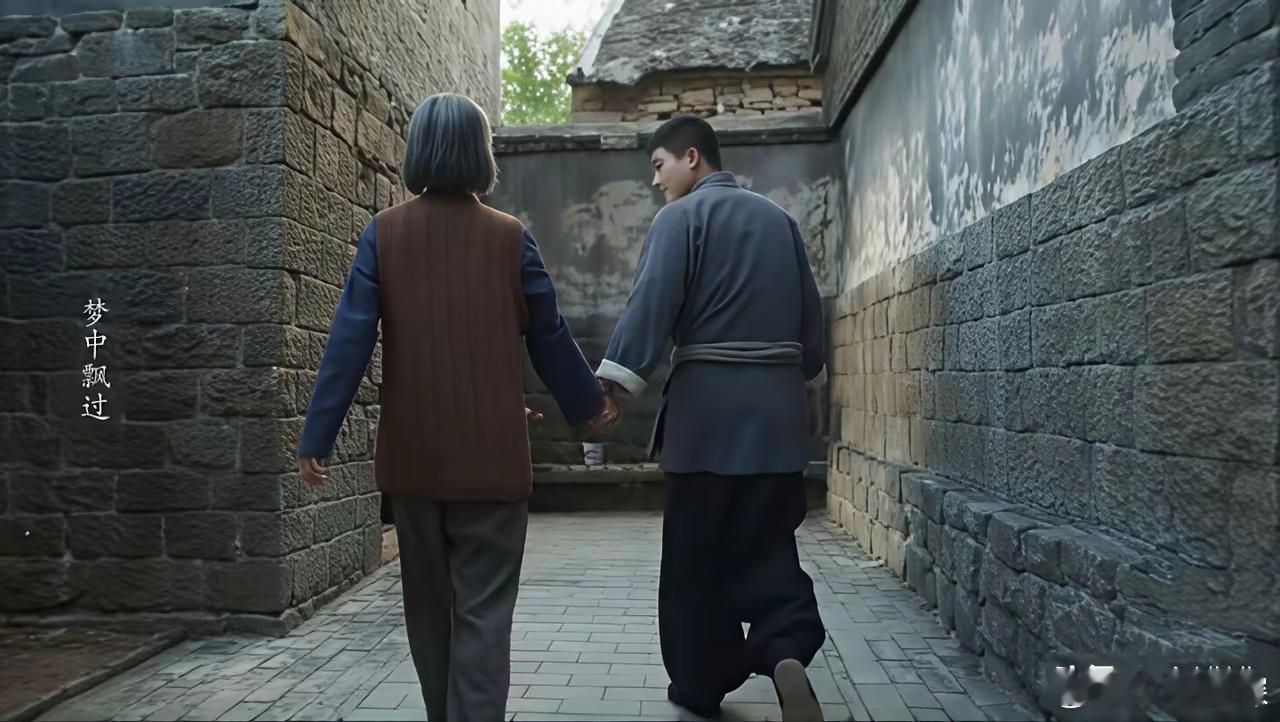 发现没？​《生万物》结局时，​绣绣已经死了​​结局拍的很隐晦，给观众留下了无限的