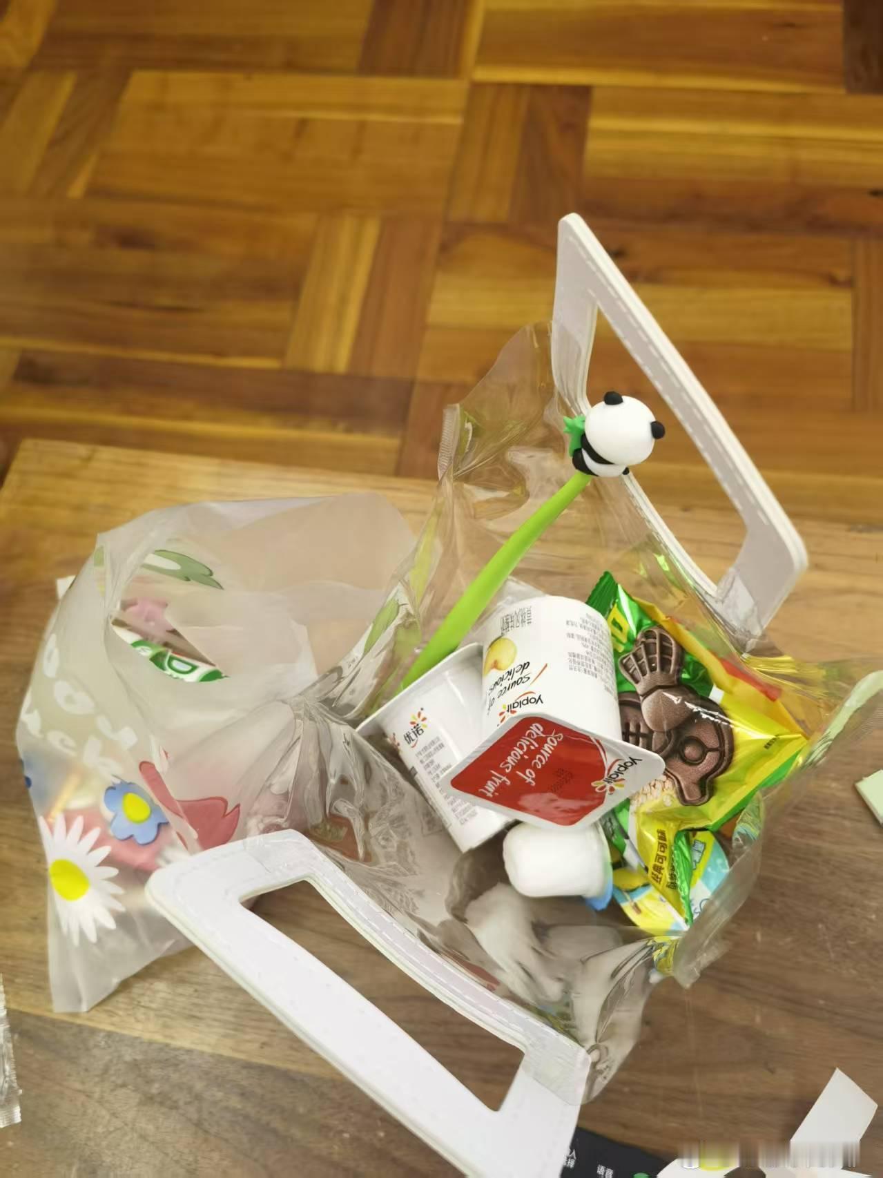 亲们，谁的儿童节礼物啊？六一儿童节快乐！！！ ​​​