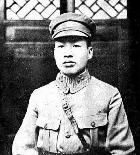 1935年5月，蒋介石的电报一封接一封砸到刘文辉桌上，措辞一次比一次狠：立刻炸毁